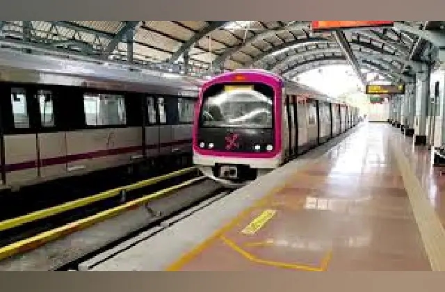 ಮೆಟ್ರೋ ಟ್ರ‍್ಯಾಕ್‌ಗೆ ಜಿಗಿದ ಬಾಲಕ: ಸಿಬ್ಬಂದಿಯ ಸಮಯ ಪ್ರಜ್ಞೆಯಿಂದ ಅಪಾಯದಿಂದ ಪಾರು! - News Karnataka