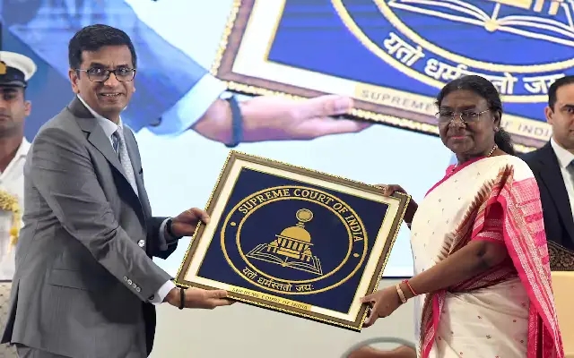 ಸುಪ್ರೀಂಕೋರ್ಟ್‌ಗೆ 75 ವರ್ಷದ ಸಂಭ್ರಮ : ಹೊಸ ಧ್ವಜ, ಲಾಂಛನ ಅನಾವರಣ - News Karnataka