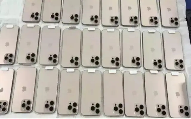 ಕಸ್ಟಮ್ಸ್‌ ಅಧಿಕಾರಿಗಳ ಕೈಗೆ ಸಿಕ್ಕಿಬಿದ್ದ ಮಹಿಳೆ-26 iPhone 16 Pro Max ವಶಕ್ಕೆ! - News Karnataka