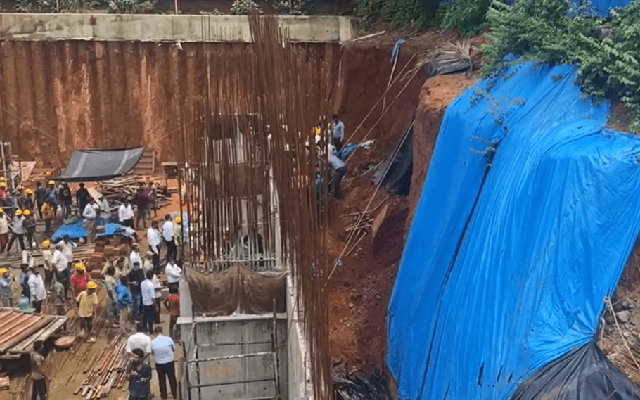 ಮಂಗಳೂರು: ನಿರ್ಮಾಣ ಹಂತದ ಕಟ್ಟಡದ ಬಳಿ ಭೂಕುಸಿತ, ಮಣ್ಣಿನಡಿ ಸಿಲುಕಿದ ಕಾರ್ಮಿಕರು - News Karnataka