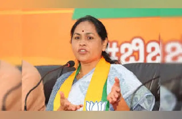 ವಾಲ್ಮೀಕಿ ಹಗರಣದ ಜವಾಬ್ದಾರಿಯನ್ನು ಸಿದ್ದರಾಮಯ್ಯನವರೇ ಹೊರಬೇಕು: ಶೋಭಾ ಕರಂದ್ಲಾಜೆ - News Karnataka