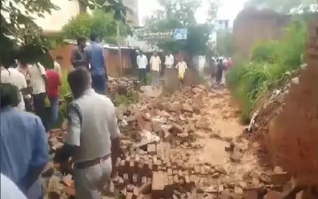 ಶಾಲೆಯಿಂದ ಮನೆಗೆ ಹೋಗುತ್ತಿದ್ದಾಗ ಗೋಡೆ ಕುಸಿದು ನಾಲ್ವರು ಮಕ್ಕಳ ಸಾವು - News Karnataka