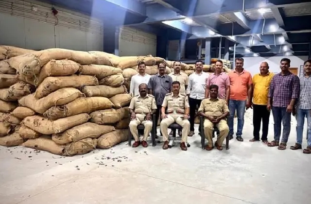 ಸೂರತ್ ಕೋಲ್ಡ್ ಸ್ಟೋರೇಜ್ ಹಗರಣ: 6 ಲಕ್ಷ ಮೌಲ್ಯದ ಕೆಂಪು ಮೆಣಸಿನ ಚೀಲ ಪೊಲೀಸರ ವಶಕ್ಕೆ - News Karnataka