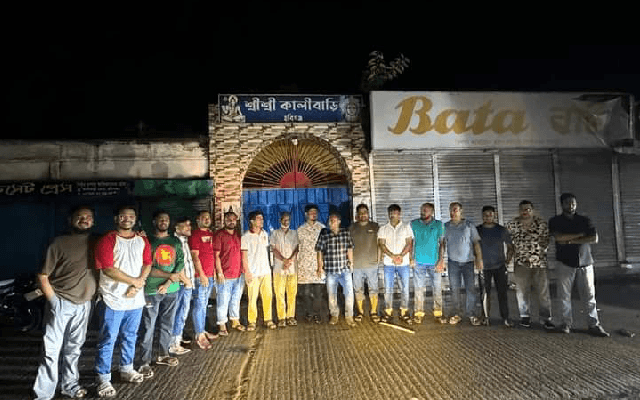 ಬಾಂಗ್ಲಾದೇಶದಲ್ಲಿ ʼಹಿಂದೂʼ ದೇವಸ್ಥಾನ ಕಾಯ್ತಿದ್ದಾರೆ ಮುಸ್ಲಿಂ ಯುವಕರು - News Karnataka