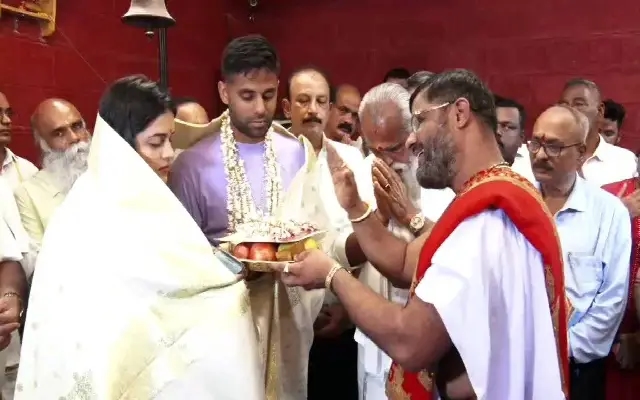 ದೇವರ ಆಶೀರ್ವಾದದಿಂದ ಅದ್ಭುತ ಕ್ಯಾಚ್ ಪಡೆದೆ : ಕಾಪು ಮಾರಿಗುಡಿಯಲ್ಲಿ ಸೂರ್ಯಕುಮಾರ್‌ - News Karnataka