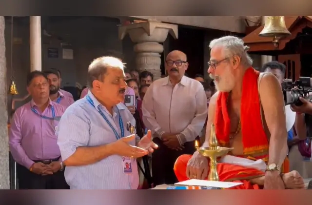 ಮಹಾಲಕ್ಷ್ಮೀ ಬ್ಯಾಂಕ್ ಅವ್ಯವಹಾರ ಆರೋಪ; ಕರಂಬಳ್ಳಿ ದೇವಸ್ಥಾನದಲ್ಲಿ ಆಣೆ ಪ್ರಮಾಣದ ಬದಲು ಪ್ರಾರ್ಥನೆ ಸಲ್ಲಿಕೆ - News Karnataka