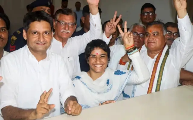 ಹರಿಯಾಣ ವಿಧಾನಸಭೆ ಚುನಾವಣೆ : ವಿನೇಶ್ ಫೋಗಟ್ ನಾಮಪತ್ರ ಸಲ್ಲಿಕೆ - News Karnataka