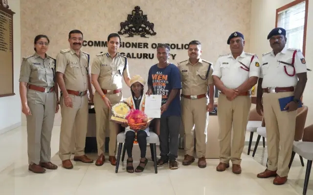 ತಾಯಿಯ ರಕ್ಷಿಸಿದ ಬಾಲಕಿಗೆ ಪೊಲೀಸ್ ಆಯುಕ್ತರಿಂದ ಸನ್ಮಾನ - News Karnataka