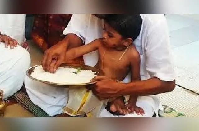 ಕೊಲ್ಲೂರು ಮೂಕಾಂಬಿಕಾ ಕ್ಷೇತ್ರದಲ್ಲಿ ವಿಜಯದಶಮಿ ಸಂಭ್ರಮ: ನೂರಾರು ಮಕ್ಕಳಿಗೆ ಮೊದಲ ಅಕ್ಷರಾಭ್ಯಾಸ - News Karnataka