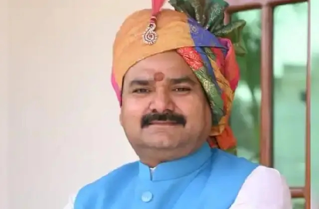 ದನದ ಕೊಟ್ಟಿಗೆ ಸ್ವಚ್ಛಗೊಳಿಸಿ ಅಲ್ಲಿ ಮಲಗಿದರೆ ಕ್ಯಾನ್ಸರ್‌ ರೋಗ ಗುಣಮುಖ: ಸಂಜಯ್ ಸಿಂಗ್ ಗಂಗ್ವಾರ್ - News Karnataka