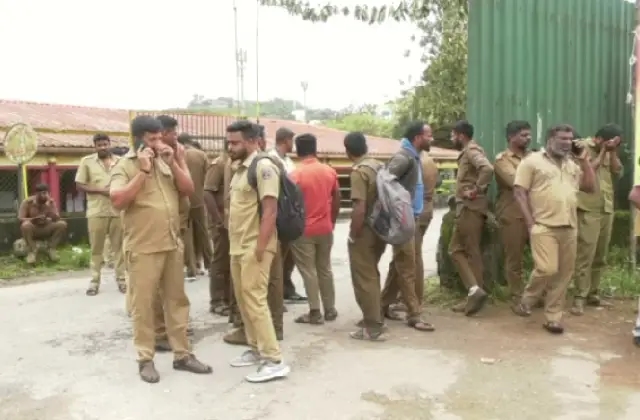 ವೇತನ ಸ್ಥಗಿತ: ಕೆಎಸ್‌ಆರ್‌ಟಿಸಿಯ 48 ಹೊರಗುತ್ತಿಗೆ ಚಾಲಕರ ದಿಢೀರ್‌ ಪ್ರತಿಭಟನೆ - News Karnataka