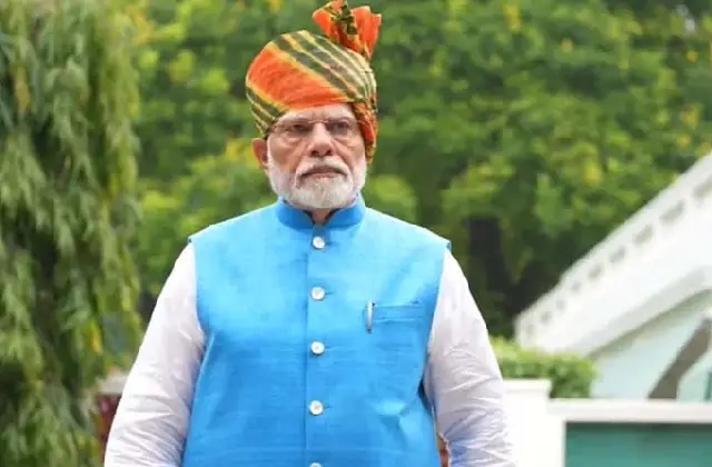 ಕೆಂಪು ಕೋಟೆಯಲ್ಲಿ ರಾಜಸ್ಥಾನಿ ಲೆಹರಿಯಾ ಪೇಟಾ ಧರಿಸಿ ಗಮನ ಸೆಳೆದ ಮೋದಿ - News Karnataka