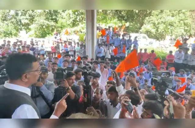 ಮಂಗಳೂರು ವಿಶ್ವವಿದ್ಯಾಲಯದ ವಿರುದ್ದ ಸಿಡಿದೆದ್ದ ವಿದ್ಯಾರ್ಥಿಗಳ ಸಮೂಹ - News Karnataka