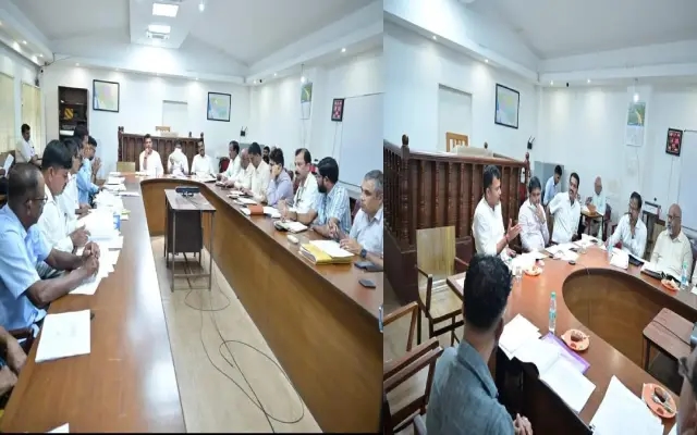 ಜಿಲ್ಲಾಧಿಕಾರಿ ಅಧ್ಯಕ್ಷತೆಯಲ್ಲಿ ಕುಟುಂಬ ಉದ್ಯೋಗ ಹಾಗೂ ಪುನರ್ವಸತಿ ಬೇಡಿಕೆ ಕುರಿತು ಸಭೆ - News Karnataka