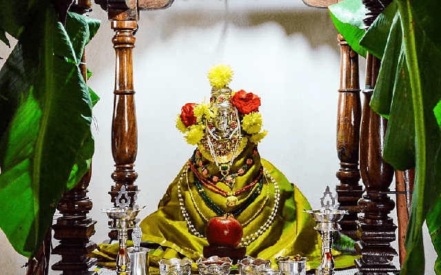 ಇಂದು ವರಮಹಾಲಕ್ಷ್ಮಿ ಹಬ್ಬ; ಲಕ್ಷ್ಮಿ ಪೂಜೆ ಮಾಡುವ ಮುಹೂರ್ತ ವಿಧಿ-ವಿಧಾನ ಹೀಗಿದೆ - News Karnataka
