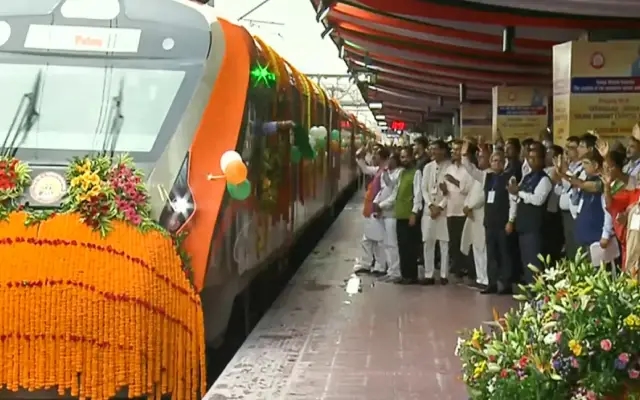 ಹುಬ್ಬಳ್ಳಿ-ಪುಣೆ ವಂದೇ ಭಾರತ್​ ರೈಲಿಗೆ ಇಂದು ಪ್ರಧಾನಿ ಮೋದಿ ಚಾಲನೆ - News Karnataka