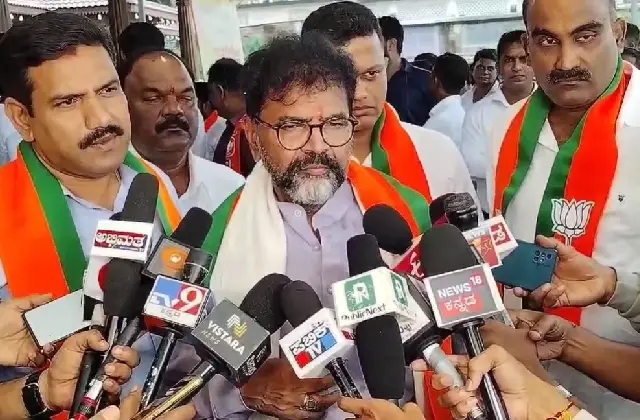 ಕಾಂಗ್ರೆಸ್ ನಲ್ಲಿ ಕದ್ದು ವಾಪಸು ಕೊಟ್ಟರೆ ಅಪರಾಧಿಗಳಲ್ಲ‌ ಎಂಬ ಕಾನೂನು ಜಾರಿಯಲ್ಲಿದೆ: ಛಲವಾದಿ ನಾರಾಯಣಸ್ವಾಮಿ - News Karnataka
