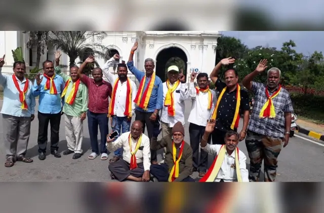 ಚಾಮುಂಡಿಬೆಟ್ಟದಲ್ಲಿ ಭಕ್ತರ ಹಣ ಲೂಟಿ ತಡೆಗಾಗಿ ಪ್ರತಿಭಟನೆ - News Karnataka