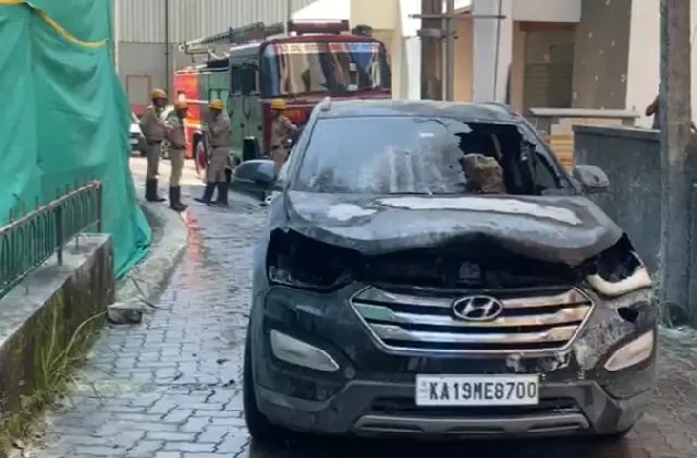 ಮಂಗಳೂರು: ನಡು ರಸ್ತೆಯಲ್ಲೇ ಹೊತ್ತಿ ಉರಿದ ಹುಂಡೈ ಕಾರು - News Karnataka
