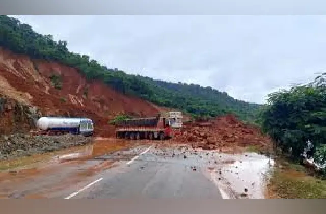 ಅಂಕೋಲಾ ಗುಡ್ಡ ಕುಸಿತ ಪ್ರಕರಣ; ಮೃತಪಟ್ಟವರ ಕುಟುಂಬಕ್ಕೆ ತಲಾ 5 ಲಕ್ಷ ಪರಿಹಾರ - News Karnataka