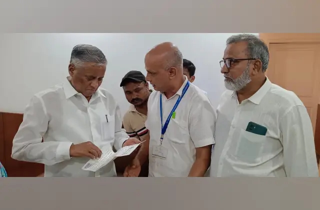 ಮಂಜೇಶ್ವರ: ರೈಲ್ವೆ ಹಳಿ ಪಕ್ಕ ಚರಂಡಿ ನೀರು ನಿಲ್ಲದಂತೆ ಹೊಸ ಡ್ರೈನೇಜ್ ಅಳವಡಿಸುವಂತೆ ಆಗ್ರಹ - News Karnataka