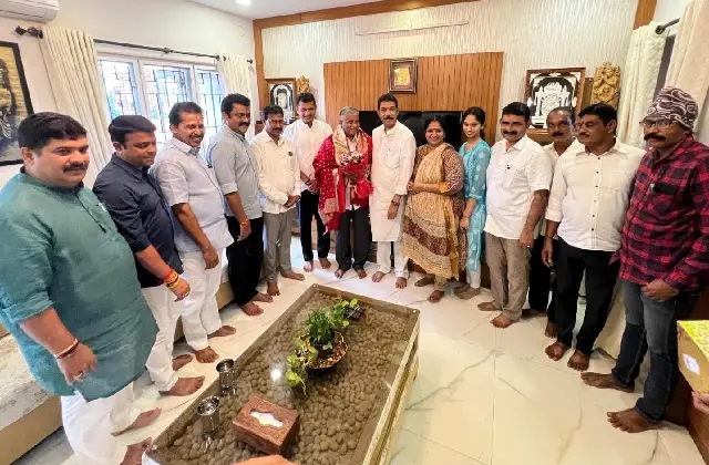 ನಳಿನ್ ಕುಮಾರ್ ಕಟೀಲ್ ನಿವಾಸಕ್ಕೆ ಭೇಟಿ ನೀಡಿದ ವಿ.ಸೋಮಣ್ಣ - News Karnataka