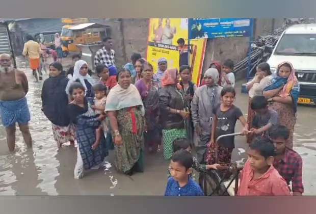 ಲಿಂಗಸುಗೂರಿನಲ್ಲಿ ಮಧ್ಯರಾತ್ರಿ ಭಾರೀ ಮಳೆ: 60 ಕ್ಕೂ ಹೆಚ್ಚು ಮನೆಗಳಿಗೆ ನುಗ್ಗಿದ ನೀರು - News Karnataka