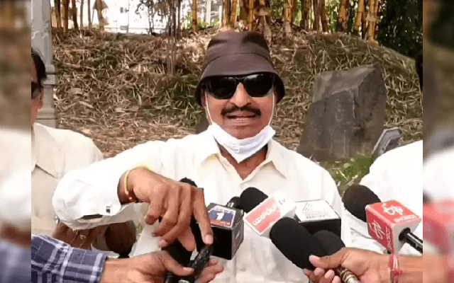 ಸಿಎಂ ಹುದ್ದೆಗೆ ಸಿದ್ದರಾಮಯ್ಯ ರಾಜಿನಾಮೆ ನೀಡಬಾರದು: ವಾಟಾಳ್ ನಾಗರಾಜ್ - News Karnataka