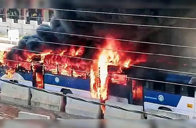 ಶಬರಿಮಲೆ ಯಾತ್ರಾರ್ಥಿಗಳನ್ನು ಹೊತ್ತೊಯ್ತಿದ್ದ ಬಸ್‌ಗೆ ಬೆಂಕಿ! - News Karnataka