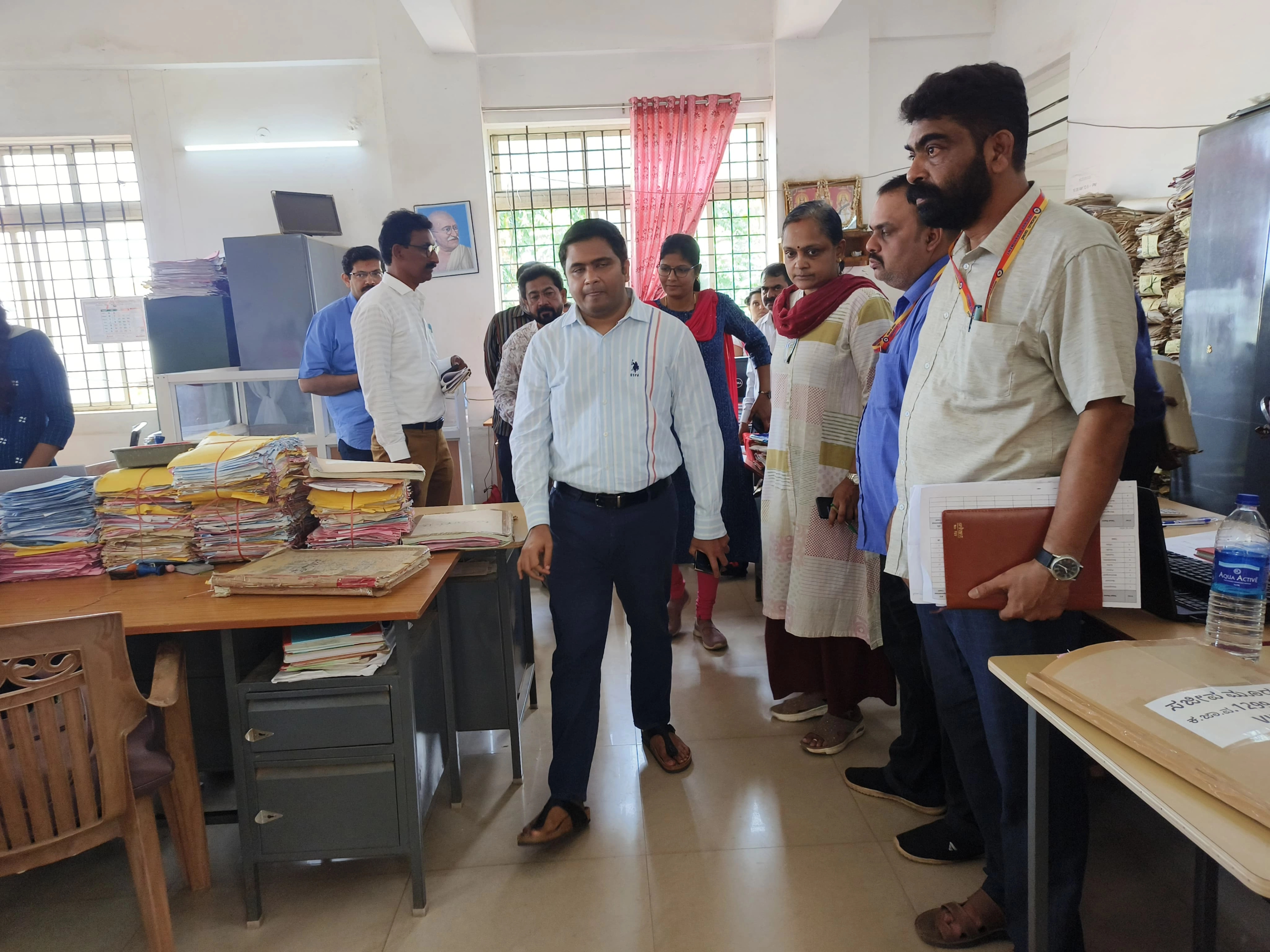 ಜಮೀನು 1-5 ಪ್ರಕರಣಗಳ ತ್ವರಿತ ವಿಲೇವಾರಿಗೆ ಜಿಲ್ಲಾಧಿಕಾರಿ ಖಡಕ್ ಸೂಚನೆ - News Karnataka