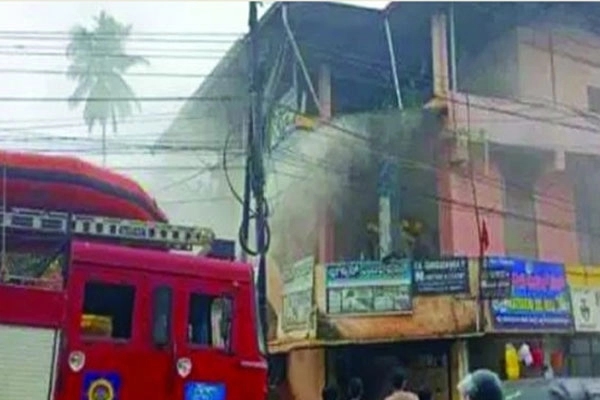 ಎಲೆಕ್ಟ್ರಿಕಲ್‌ ಅಂಗಡಿಯಲ್ಲಿ ಬೆಂಕಿ: ಅಪಾರ ನಷ್ಟ! - News Karnataka