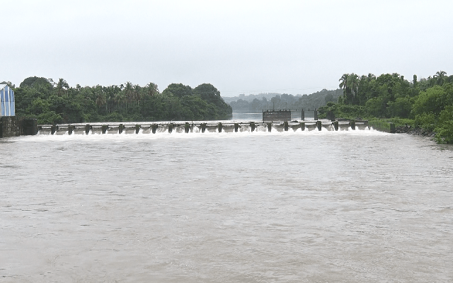 ಮೈದುಂಬಿ‌ ಹರಿಯುತ್ತಿರುವ ಉಡುಪಿ ನಗರದ ಜೀವನದಿ ಸ್ವರ್ಣಾ - News Karnataka