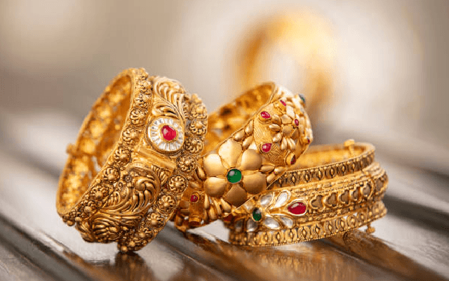 ಚಿನ್ನ, ಬೆಳ್ಳಿ ಬೆಲೆ ಇಂದು ಇಳಿಕೆ; ಇಲ್ಲಿದೆ ಇವತ್ತಿನ ದರಪಟ್ಟಿ - News Karnataka