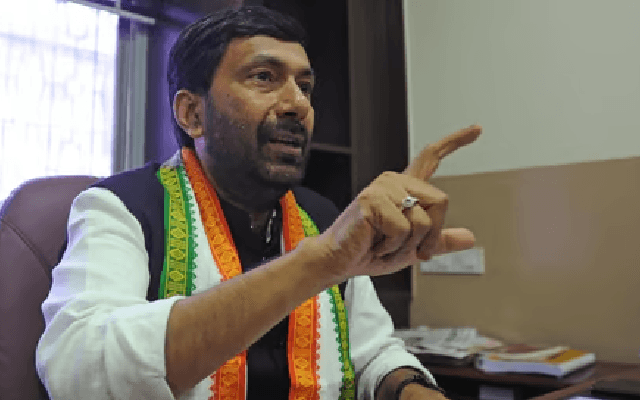 ರಾಜ್ಯಪಾಲರ ವಿರುದ್ಧ ಏಕವಚನದಲ್ಲೇ ವಾಗ್ದಾಳಿ ನಡೆಸಿದ ಸಲೀಂ ಅಹ್ಮದ್ - News Karnataka