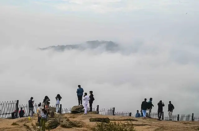 ನಂದಿ ಬೆಟ್ಟಕ್ಕೆ ಪ್ರವಾಸಿಗರ ಭೇಟಿ ಹೆಚ್ಚಳ - News Karnataka