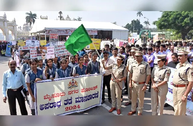 ಸಾಮಾಜಿಕ ಜಾಲತಾಣ ಕಡಿಮೆ ಬಳಸಿ: ಪೊಲೀಸ್ ಆಯುಕ್ತೆ ಸೀಮಾ ಲಾಟ್ಕರ್ - News Karnataka