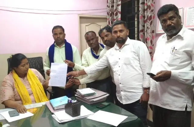 ಮಹಿಳಾ ಪ್ರಯಾಣಿಕರ ಜೊತೆ ಸಾರಿಗೆ ಬಸ್ ನಿರ್ವಾಹಕನ ದುರ್ವರ್ತನೆ: ಡಿಪೋ ಮ್ಯಾನೇಜರ್ ಗೆ ದೂರು - News Karnataka