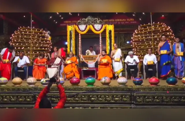 ಉಡುಪಿ ಶ್ರೀ ಕೃಷ್ಣಮಠದಲ್ಲಿ ಗೀತೋತ್ಸವ ಸಂಪನ್ನ - News Karnataka