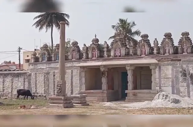 ಹುಲ್ಲಹಳ್ಳಿ ಶ್ರೀಲಕ್ಷ್ಮಿ ವರದರಾಜ ಸ್ವಾಮಿ ದೇವಾಲಯಕ್ಕೆ ಬೇಕಿದೆ ಕಾಯಕಲ್ಪ…! - News Karnataka