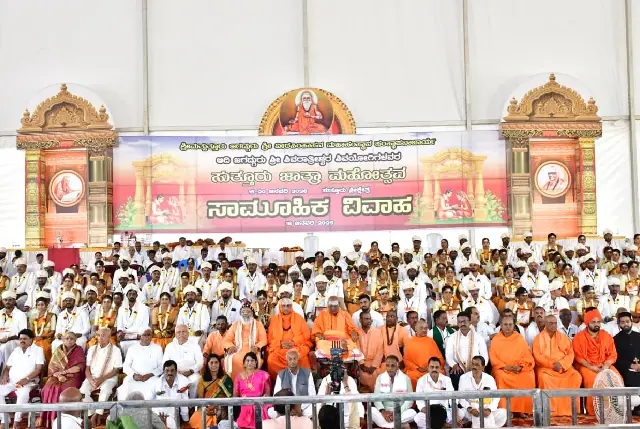 ಸುತ್ತೂರು ಜಾತ್ರಾ ಮಹೋತ್ಸವದಲ್ಲಿ ನವ ಜೀವನಕ್ಕೆ ಕಾಲಿಟ್ಟ 135 ಜೋಡಿಗಳು! - News Karnataka