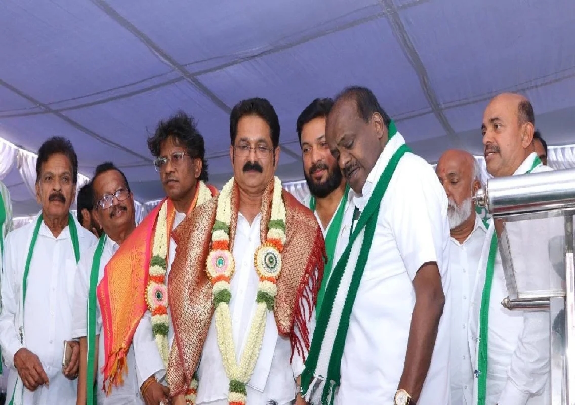 ರಾಜಕಾರಣದಿಂದ ದೂರವಾಗಿದ್ದ ಜನತಾದಳ ಪಕ್ಷದ ಹಳೆಯ ಮುಖಂಡರು ಇದೀಗ ಮತ್ತೆ ರಾಜಕೀಯ ರಂಗ ಪ್ರವೇಶ - News Karnataka