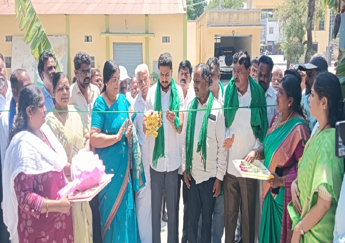 ನಂಜನಗೂಡು: ಶುಕ್ರವಾರ ಸಂತೆಗೆ ಮರುಜೀವ ನೀಡಿದ ಶಾಸಕ ದರ್ಶನ್ ಧ್ರುವನಾರಾಯಣ್ - News Karnataka