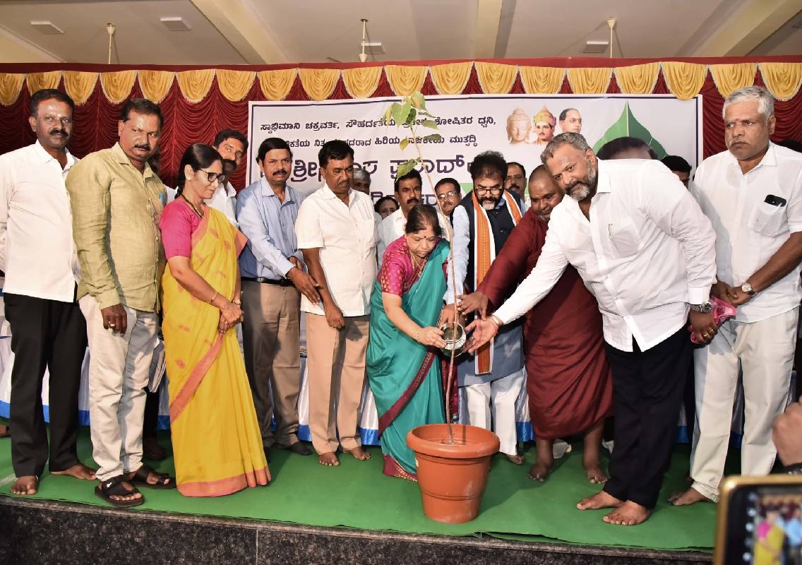 ಶ್ರೀನಿವಾಸ ಪ್ರಸಾದ್‌ರ ಸ್ವಾಭಿಮಾನಿ ಹಾದಿಯಲ್ಲಿ ಸಾಗಬೇಕು: ಛಲವಾದಿ ನಾರಾಯಣಸ್ವಾಮಿ - News Karnataka