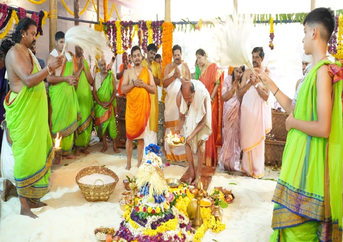 ಇಂದ್ರಾಣಿ ಶ್ರೀ ಮುಖ್ಯಪ್ರಾಣ ದೇವರಿಗೆ ಬ್ರಹ್ಮಕುಂಭಾಭಿಷೇಕ - News Karnataka