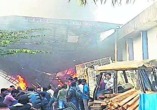 ಟೈರ್‌ಗಳನ್ನು ಸಂಗ್ರಹಿಸಿದ್ದ ಗೋದಾಮಿಗೆ ಬೆಂಕಿ! - News Karnataka