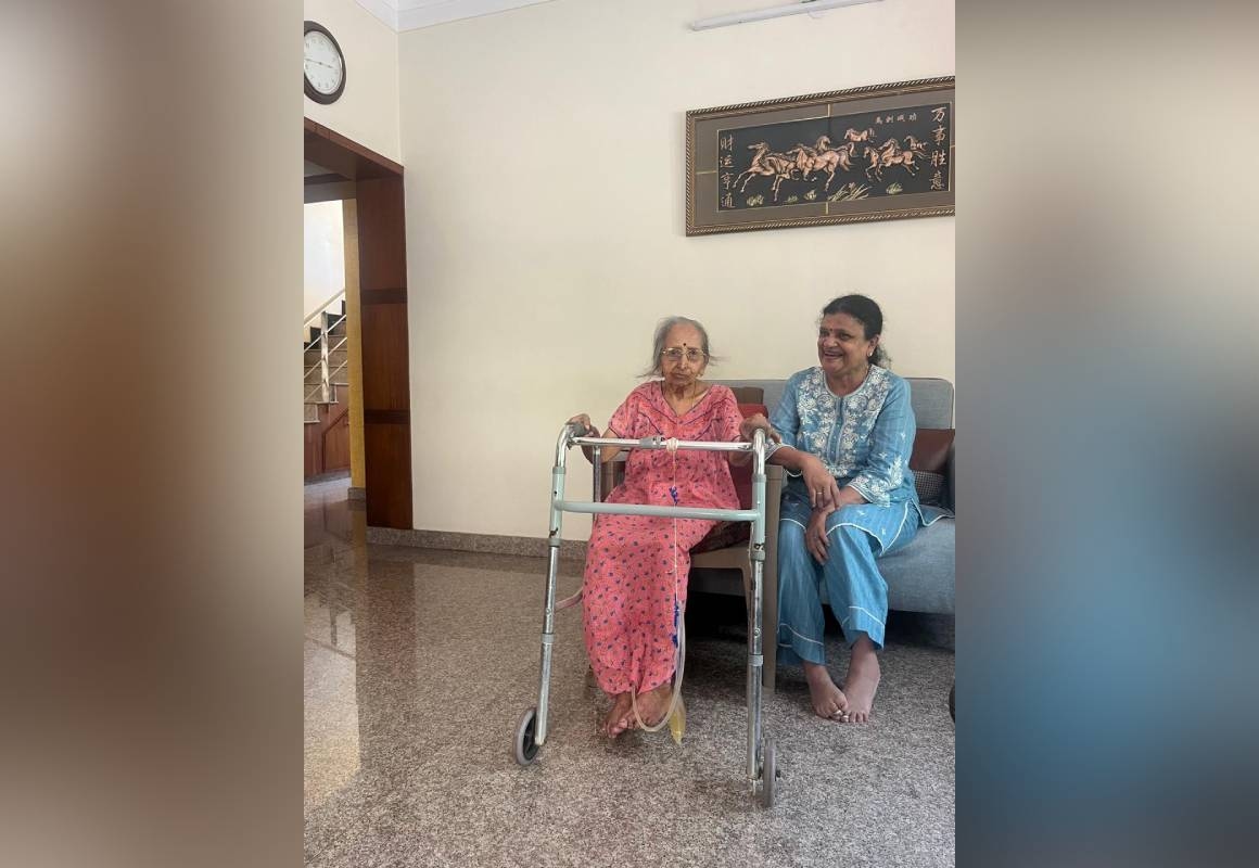 ವೃದ್ಧ ಅತ್ತೆ ಕಾಪಾಡಿದ ಸೊಸೆ ಸಾಹಸಕ್ಕೆ ಸಚಿವೆ ಲಕ್ಷ್ಮೀ ಹೆಬ್ಬಾಳಕರ್‌ ಪ್ರಶಂಸೆ - News Karnataka