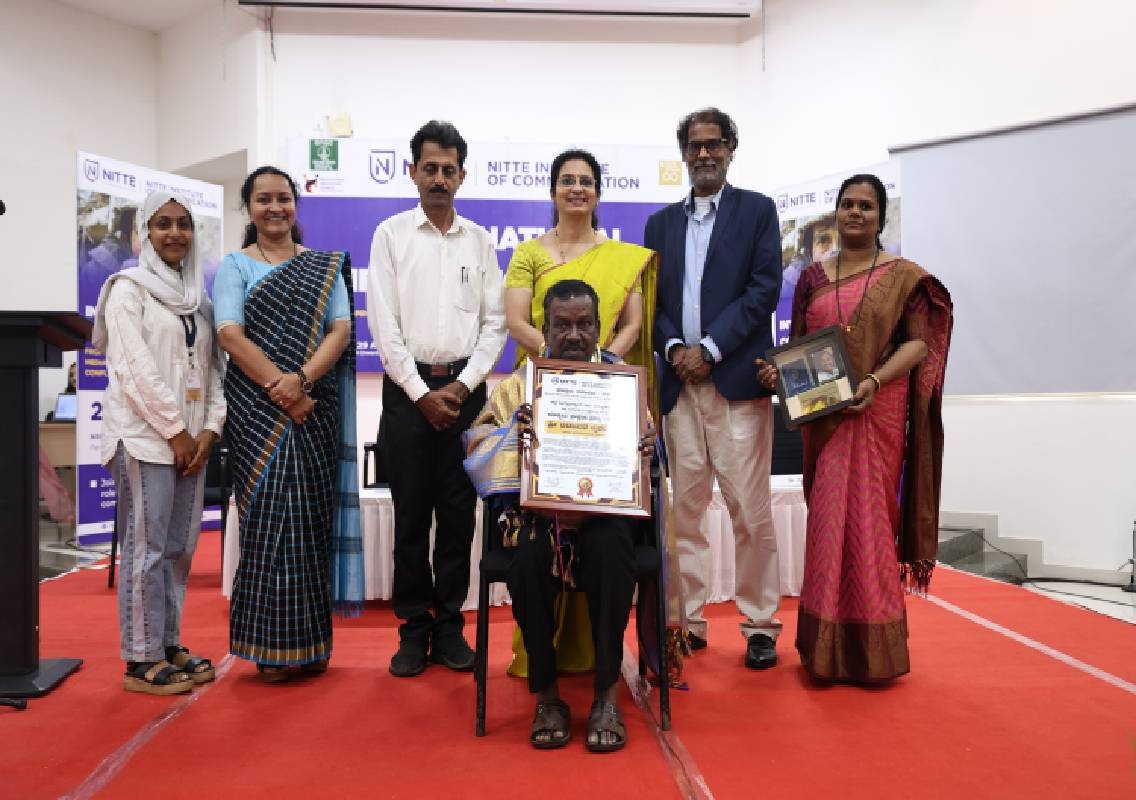 ಹಿರಿಯ ಪತ್ರಕರ್ತ ಚಿದಂಬರ ಬೈಕಂಪಾಡಿ ಅವರಿಗೆ ಮಾಧ್ಯಮ ಶ್ರೇಷ್ಠತಾ ಪ್ರಶಸ್ತಿ ಪ್ರದಾನ - News Karnataka