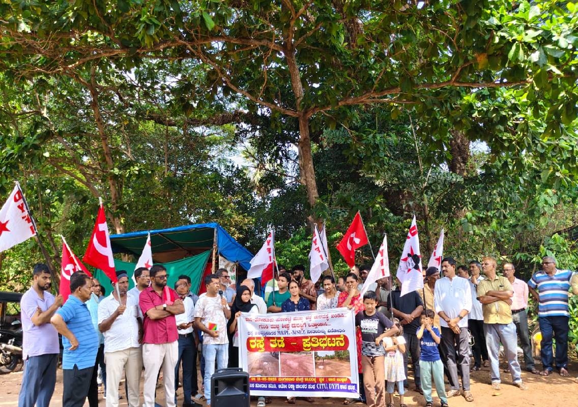 ಕಾನ -ತೋಕೂರು -ಜೋಕಟ್ಟೆ ರಸ್ತೆ ಅವ್ಯವಸ್ಥೆ ಸರಿಪಡಿಸಲು ಒತ್ತಾಯಿಸಿ ರಸ್ತೆ ತಡೆ -ಪ್ರತಿಭಟನೆ - News Karnataka