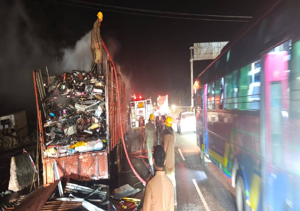 ಬಂಟ್ವಾಳ: ಸಂಚರಿಸುತ್ತಿದ್ದ ಲಾರಿಯಲ್ಲಿ ದಿಢೀ‌ರ್ ಬೆಂಕಿ! - News Karnataka