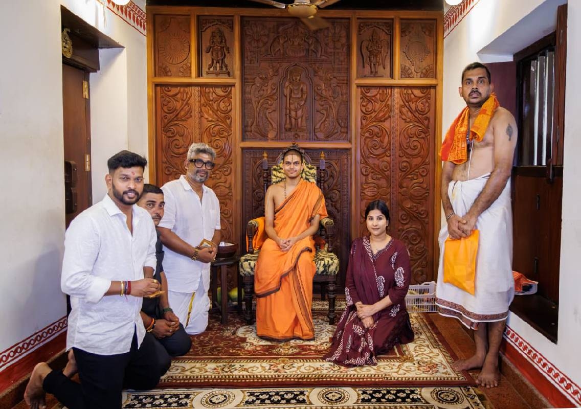 ಉಡುಪಿ ಶ್ರೀಕೃಷ್ಣಮಠಕ್ಕೆ ಖ್ಯಾತ ಗಾಯಕಿ ಮಂಗ್ಲಿ ಭೇಟಿ, ದೇವರ ದರ್ಶನ - News Karnataka